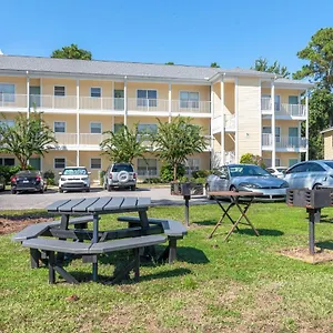 https://cozy-1br-condo-with-pool-and-gym-centrally-located.hotels-destin.com