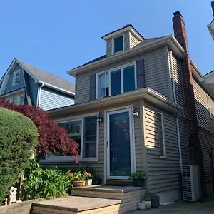 Separate Big Near Jfk And Laguardia Airport New York