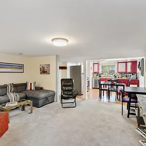 https://cozy-spacious-apartment-steps-from-regis.seedenverhotels.com