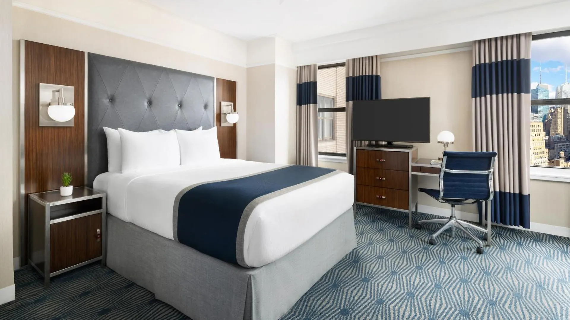 The New Yorker Hotel 4*,