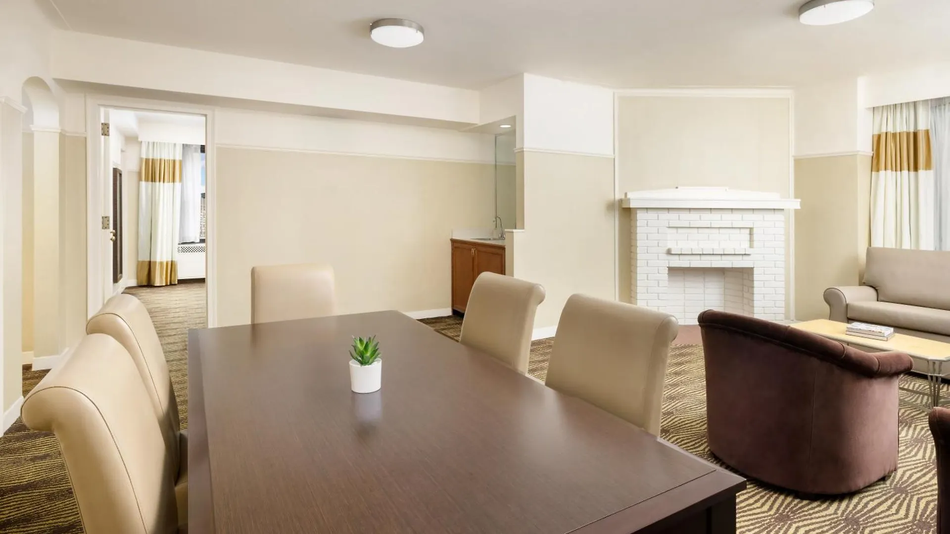 ****  The New Yorker Hotel ארצות הברית