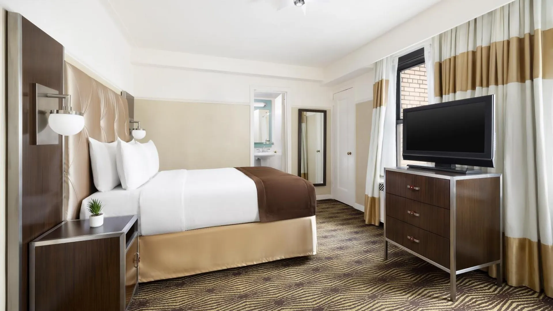 The New Yorker Hotel ארצות הברית