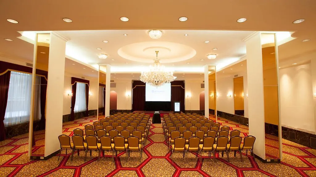 The New Yorker Hotel 4*,